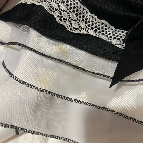 Medium Halloween maid costume - Picture 12 of 16